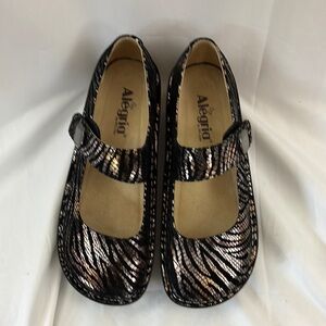 NWOT Alegria sz39(sz9) Paloma Mary Jane in Onyx Jungle…